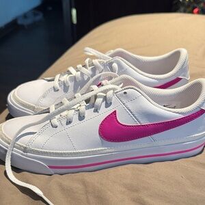 Nike Women's White and Pink Low-Top Sneakers